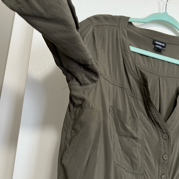 Torrid Olive Green Harper Blouse size 1x - Picture 5 of 9